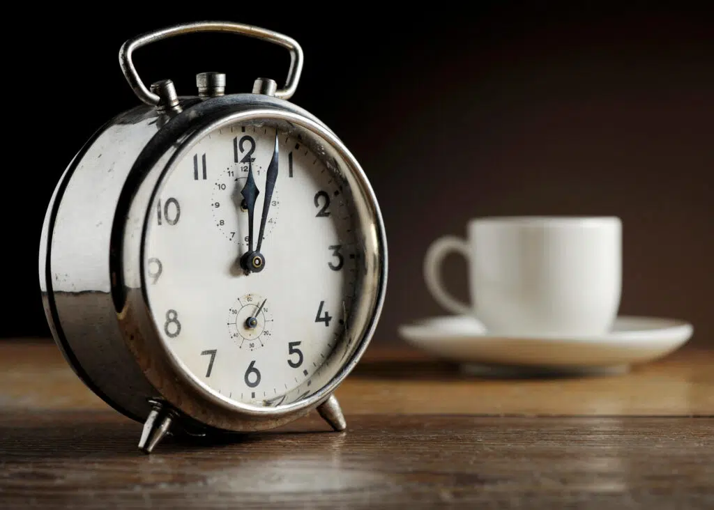 how long does it take to brew coffee clock and cup