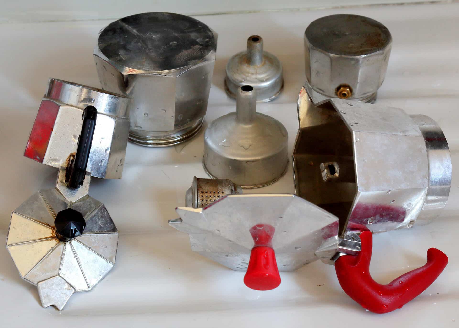 How to Clean a Moka Pot Everyday & Deep Cleaning • Crazy Coffee Bean