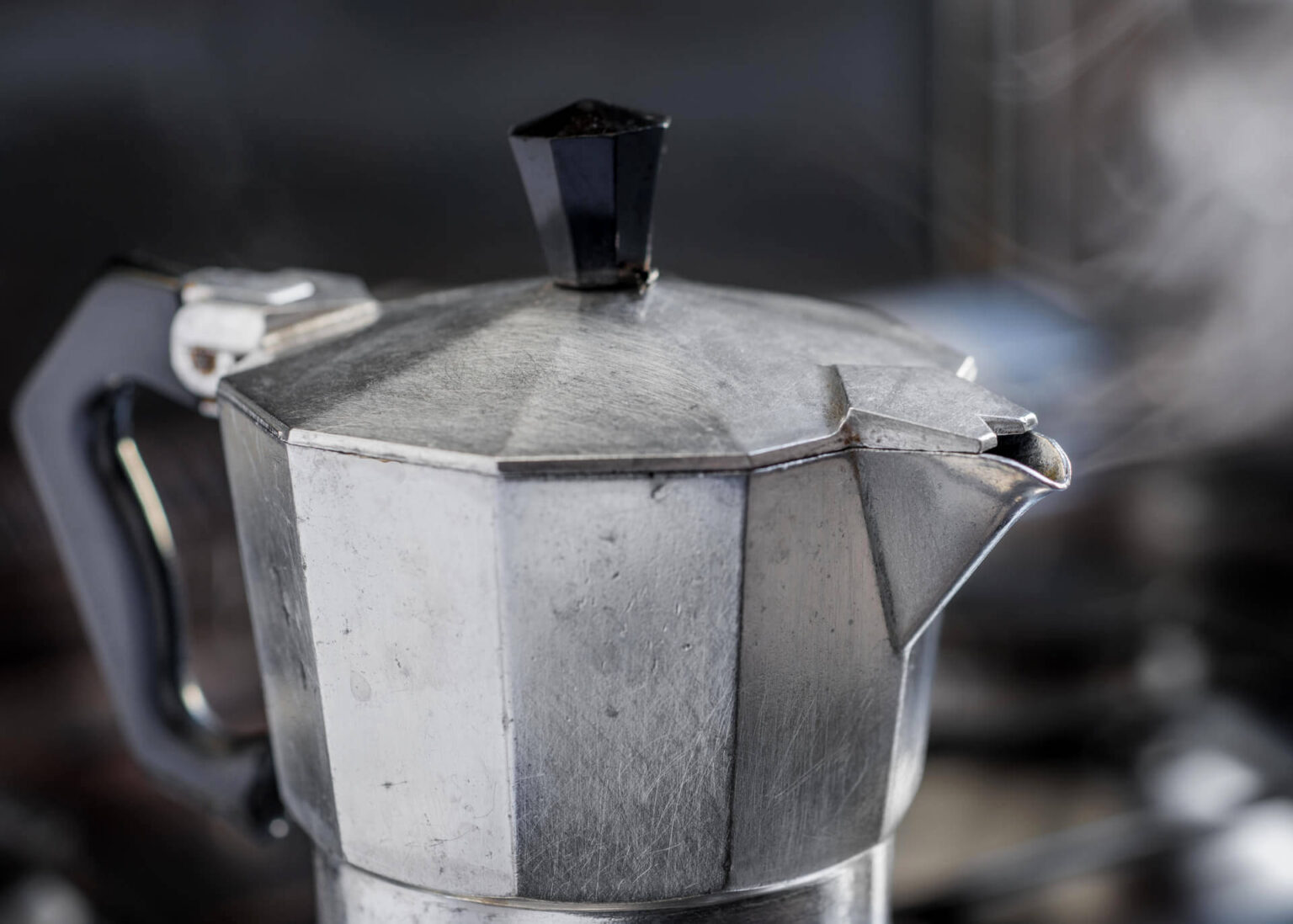 Can You Put Milk In a Moka Pot? 🥛 🤷‍♀️ • Crazy Coffee Bean