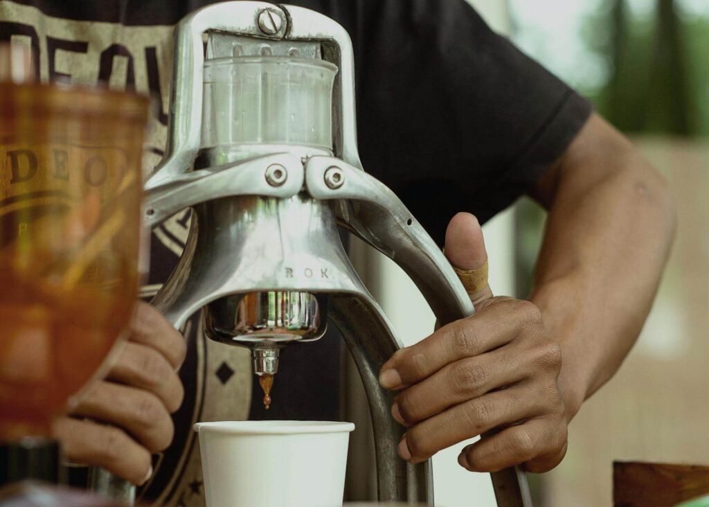 pulling espresso with rok lever espresso machine