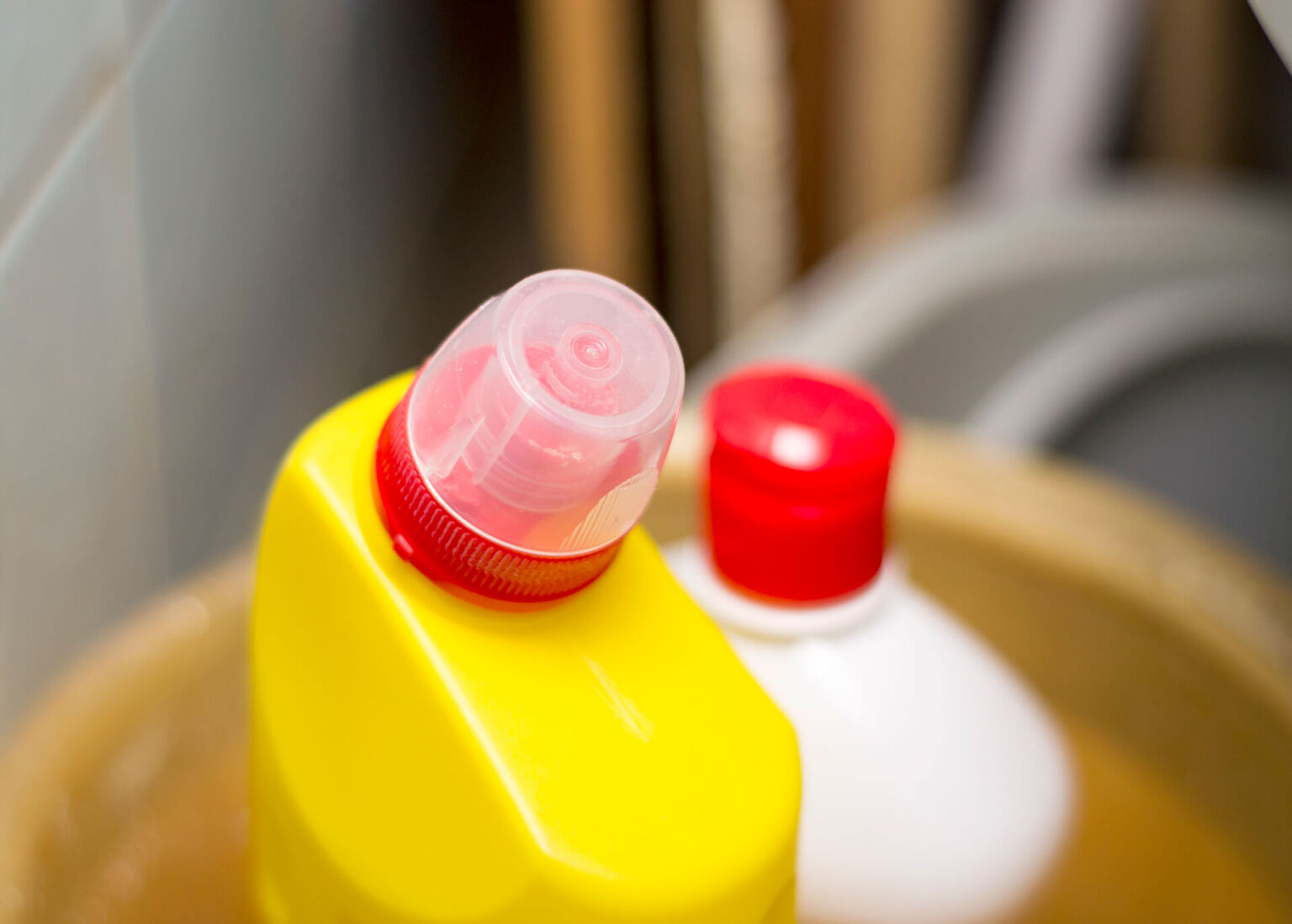 What Dissolves Coffee Grounds? Top Tips to Unclog Your Sink • Crazy