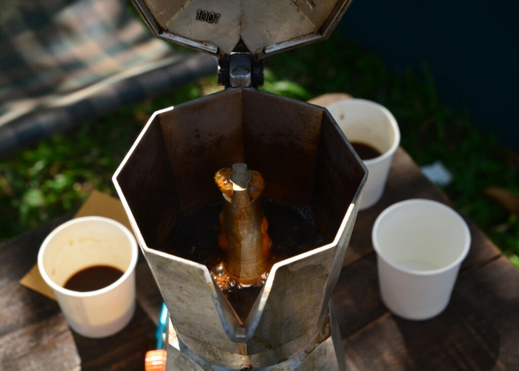 large moka pot size with cups