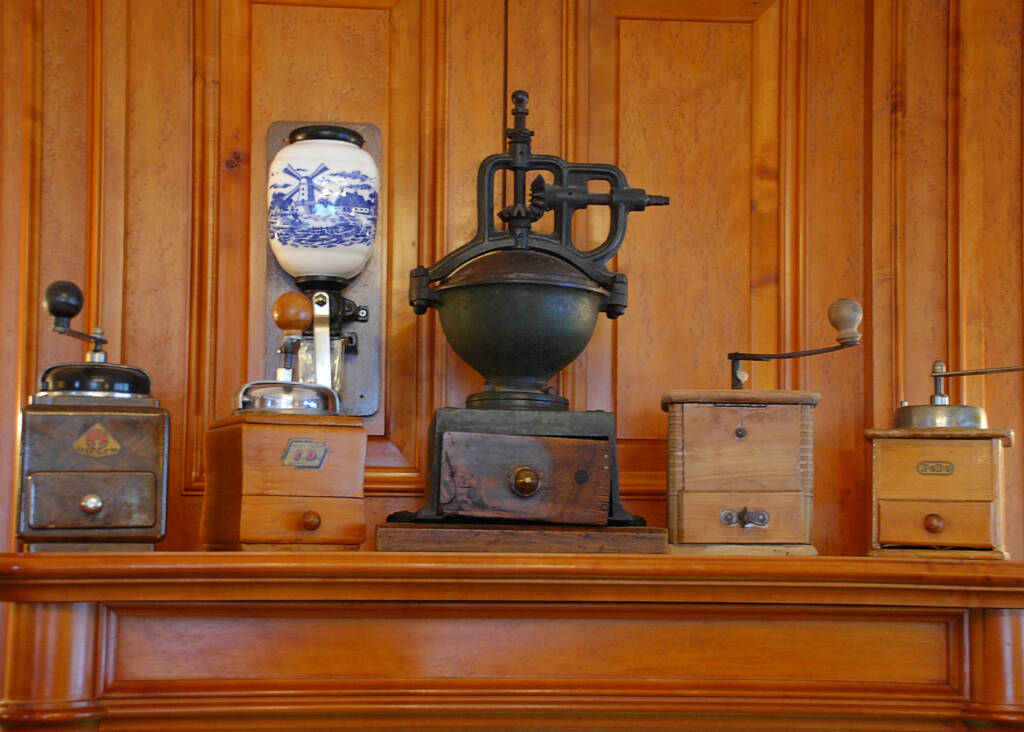 different models of antique coffee grinders